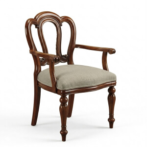 Sillón Almirante de caoba con brazos, respaldo calado curvo y asiento tapizado claro.